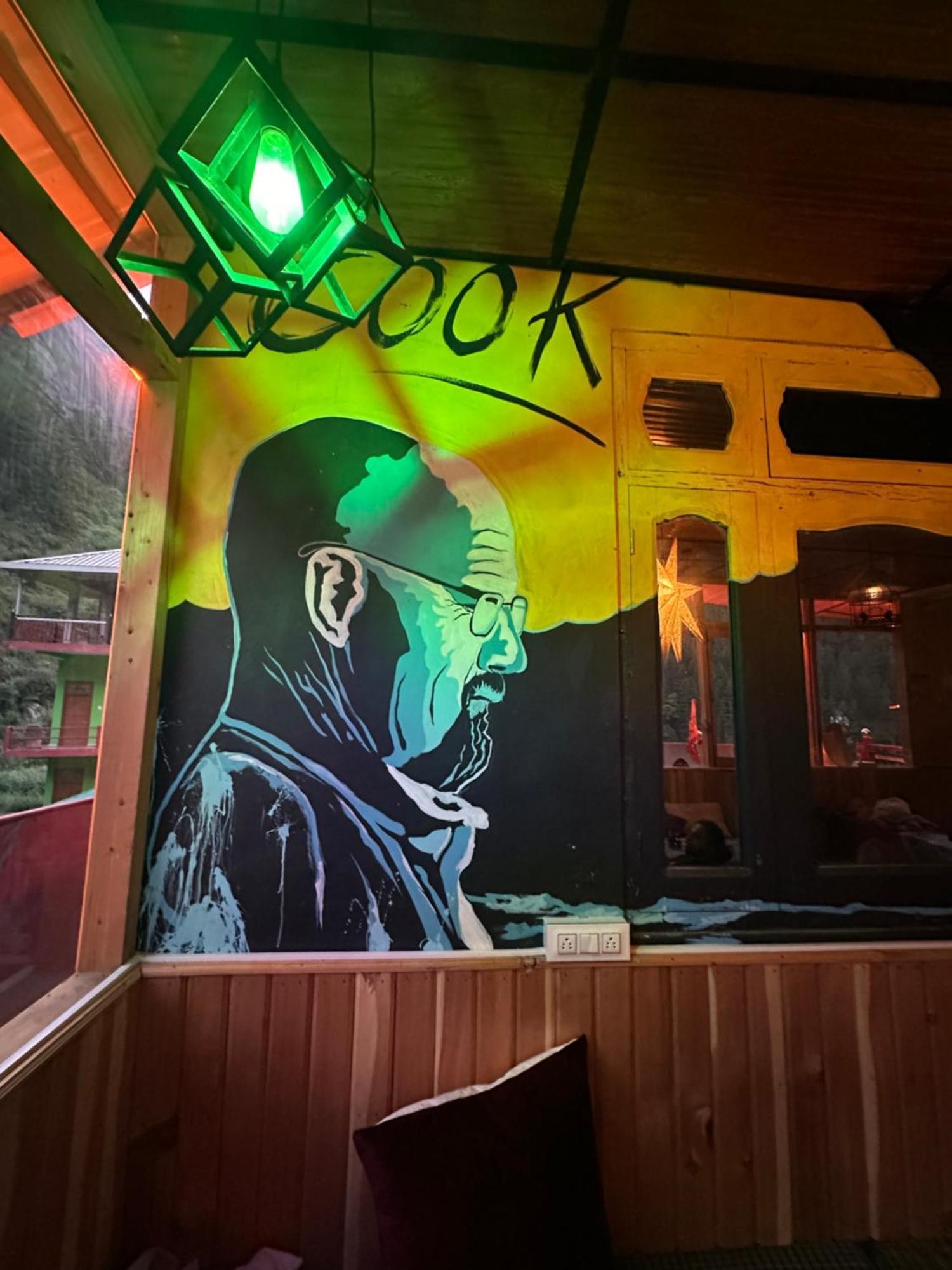 Pahadirovers Homestay & Cafe Kasol Buitenkant foto