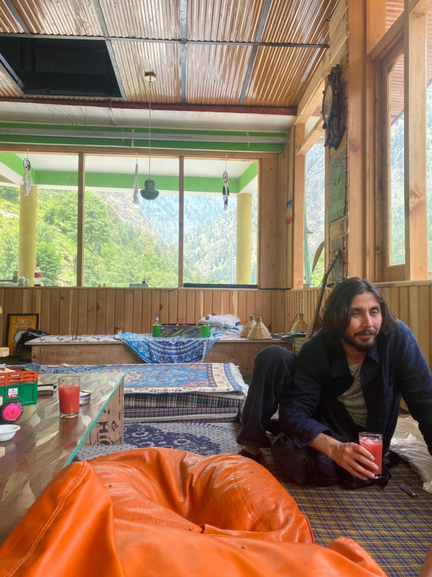 Pahadirovers Homestay & Cafe Kasol Buitenkant foto