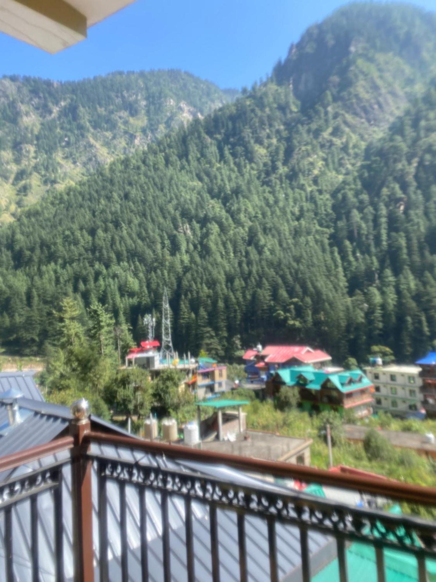 Pahadirovers Homestay & Cafe Kasol Buitenkant foto